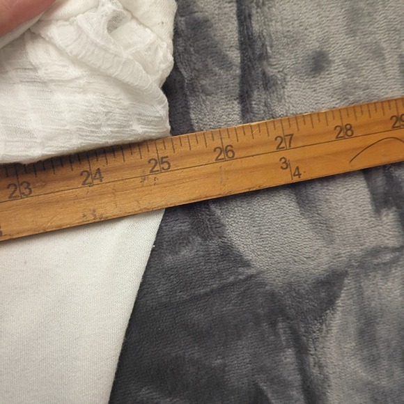 Flower & Feather Tunic Top Plus Size 2X White Sheer Sleeve V Neck - Picture 6 of 8